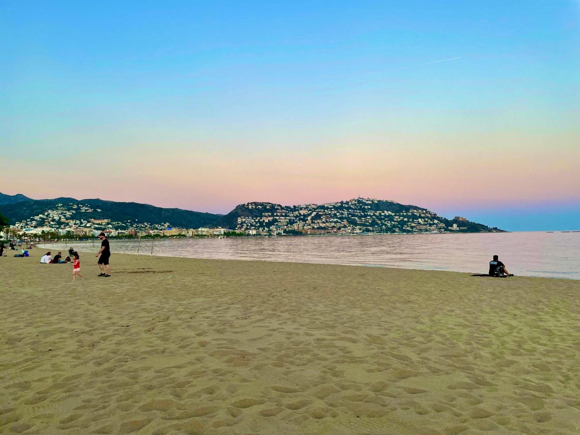 Roses Beach Esterno foto